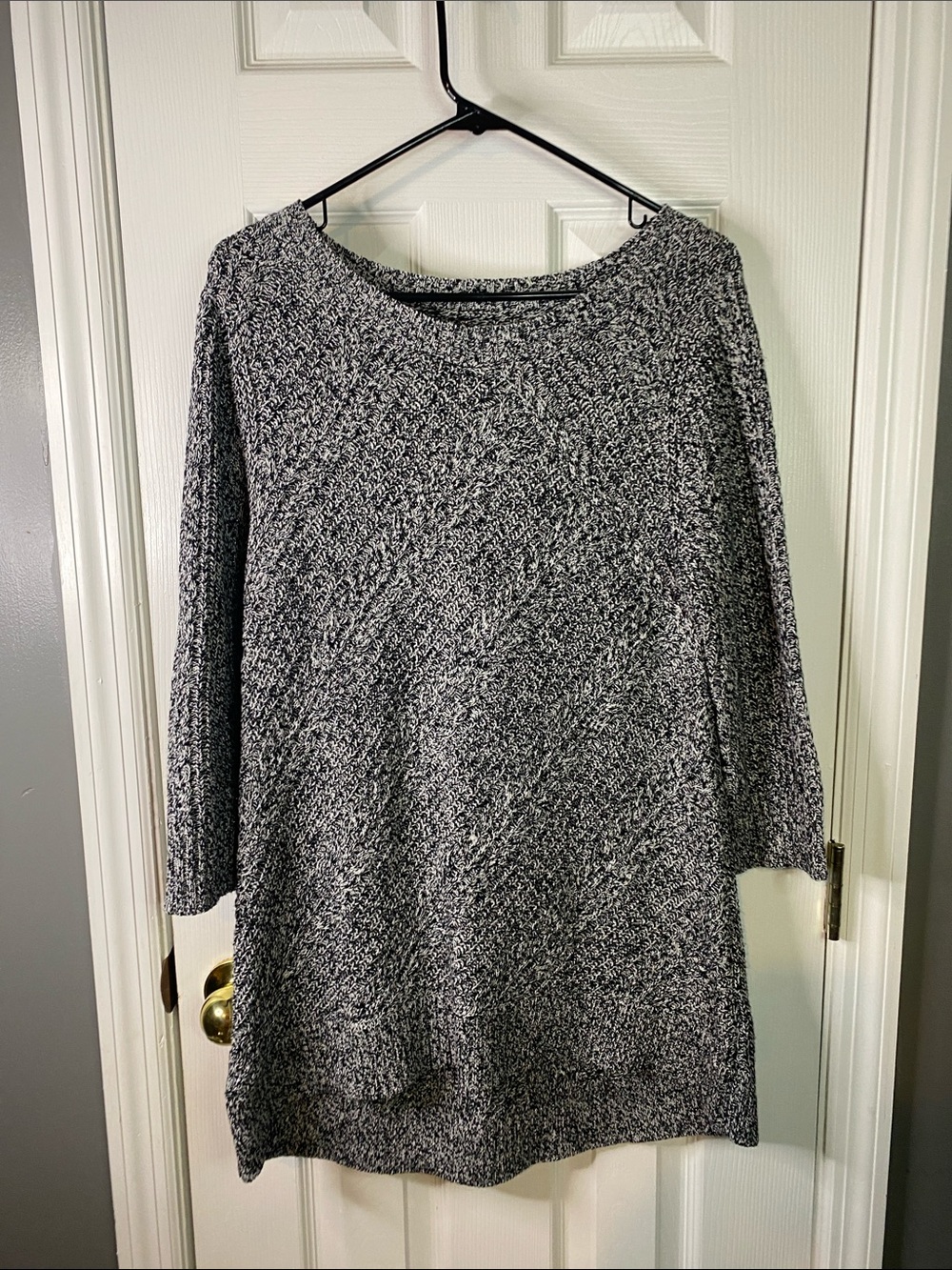 New York & Company Black and White Marled Crew Neck Sweater Size Large.